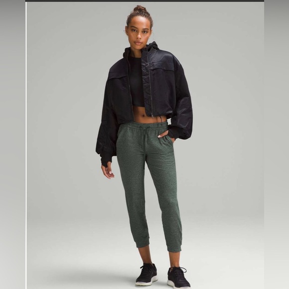 Lululemon Soft Jersey Classic-Fit Mid-Rise Jogger
Heathered Rainforest Green 10 - Picture 1 of 10